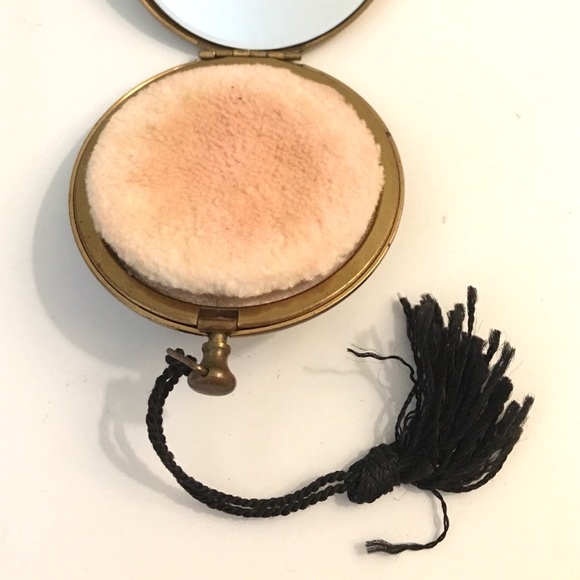 Vintage Zell 1950’s Fifth Avenue Powder Compact w/Tassel - Picture 5 of 8